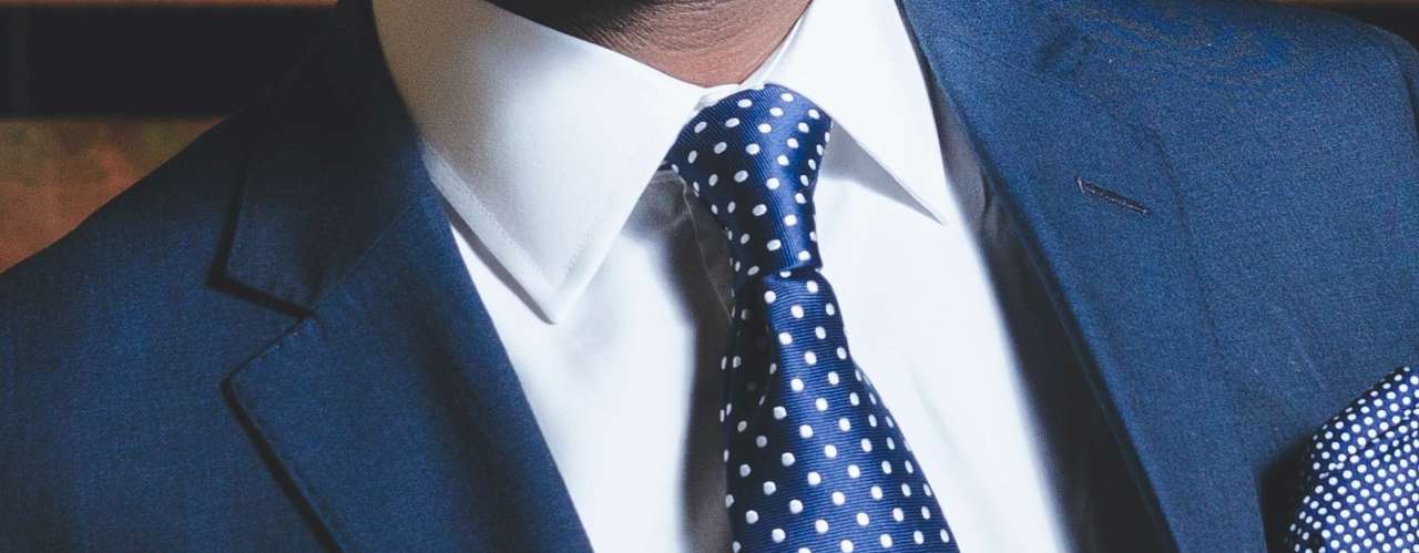 Mann mit Krawatte